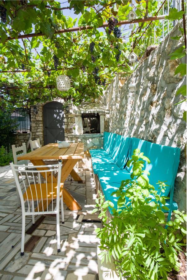 Margarita Guesthouse Himare Exterior photo