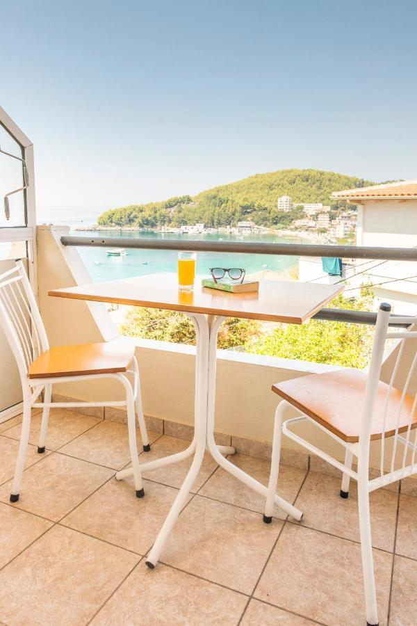 Margarita Guesthouse Himare Exterior photo